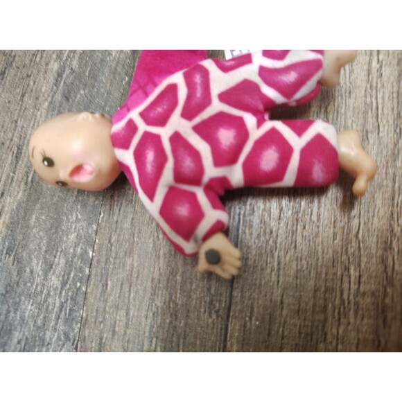 Corgi Lil Handfuls Magnetic Hand Baby Doll Dylan And Nicholas Mini Baby Dolls - Picture 5 of 6